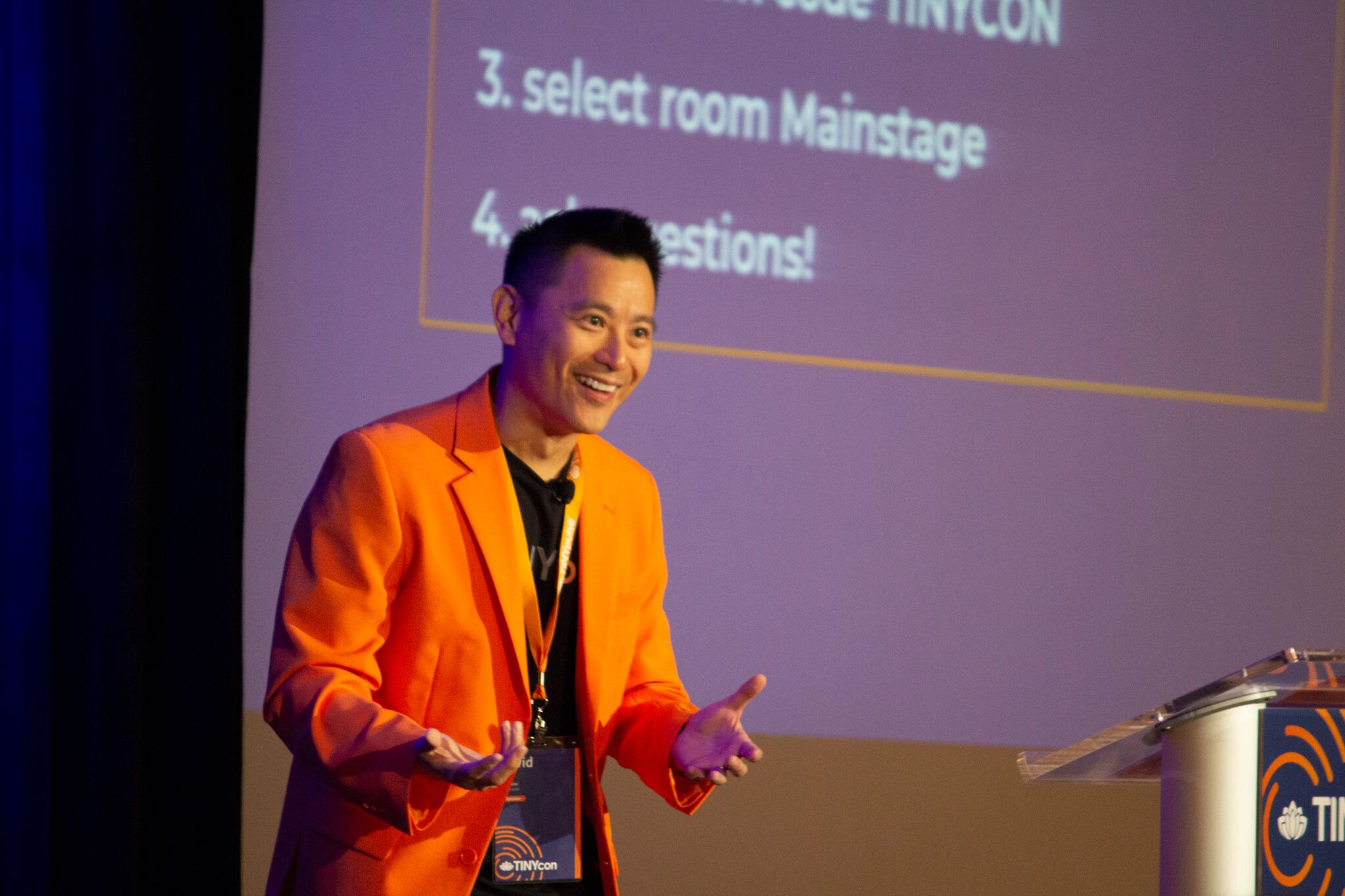 TINYpulse CEO David Niu on stage at TINYcon