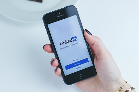 6 Quick Tips for Using LinkedIn for Recruiting by TINYpulse